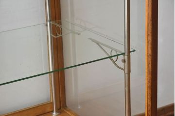 レトロ家具　昭和レトロ　大型　ナラ材　温かみのある雰囲気のガラスショーケース(飾り棚、陳列棚)