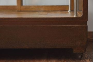 レトロ家具　昭和レトロ　大型　ナラ材　温かみのある雰囲気のガラスショーケース(飾り棚、陳列棚)