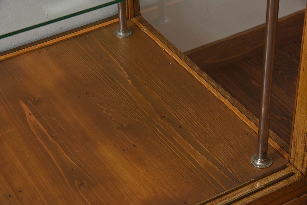 レトロ家具　昭和レトロ　大型　ナラ材　温かみのある雰囲気のガラスショーケース(飾り棚、陳列棚)