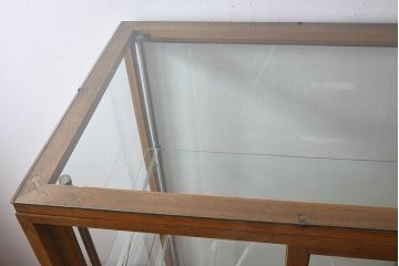 レトロ家具　昭和レトロ　大型　ナラ材　温かみのある雰囲気のガラスショーケース(飾り棚、陳列棚)