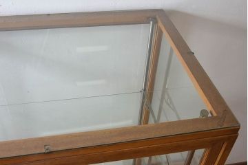 レトロ家具　昭和レトロ　大型　ナラ材　温かみのある雰囲気のガラスショーケース(飾り棚、陳列棚)