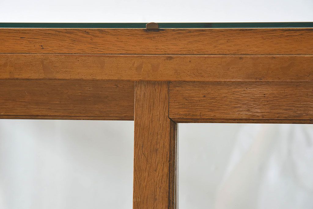 レトロ家具　昭和レトロ　大型　ナラ材　温かみのある雰囲気のガラスショーケース(飾り棚、陳列棚)