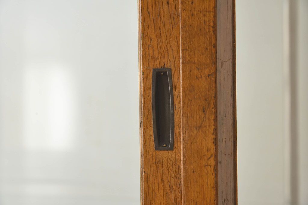 レトロ家具　昭和レトロ　大型　ナラ材　温かみのある雰囲気のガラスショーケース(飾り棚、陳列棚)