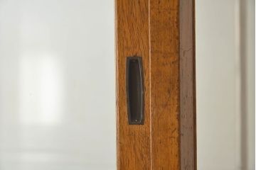 レトロ家具　昭和レトロ　大型　ナラ材　温かみのある雰囲気のガラスショーケース(飾り棚、陳列棚)