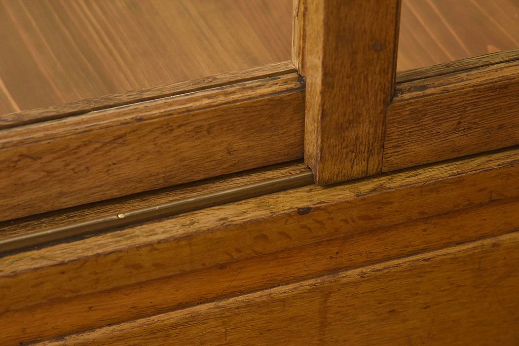 レトロ家具　昭和レトロ　大型　ナラ材　温かみのある雰囲気のガラスショーケース(飾り棚、陳列棚)