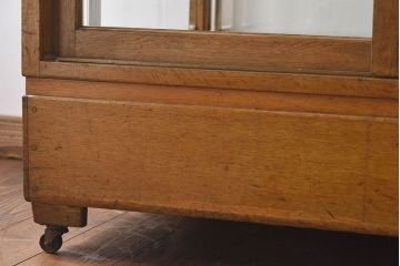 レトロ家具　昭和レトロ　大型　ナラ材　温かみのある雰囲気のガラスショーケース(飾り棚、陳列棚)
