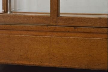 レトロ家具　昭和レトロ　大型　ナラ材　温かみのある雰囲気のガラスショーケース(飾り棚、陳列棚)