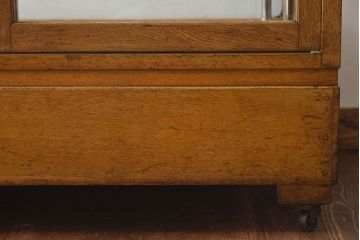 レトロ家具　昭和レトロ　大型　ナラ材　温かみのある雰囲気のガラスショーケース(飾り棚、陳列棚)