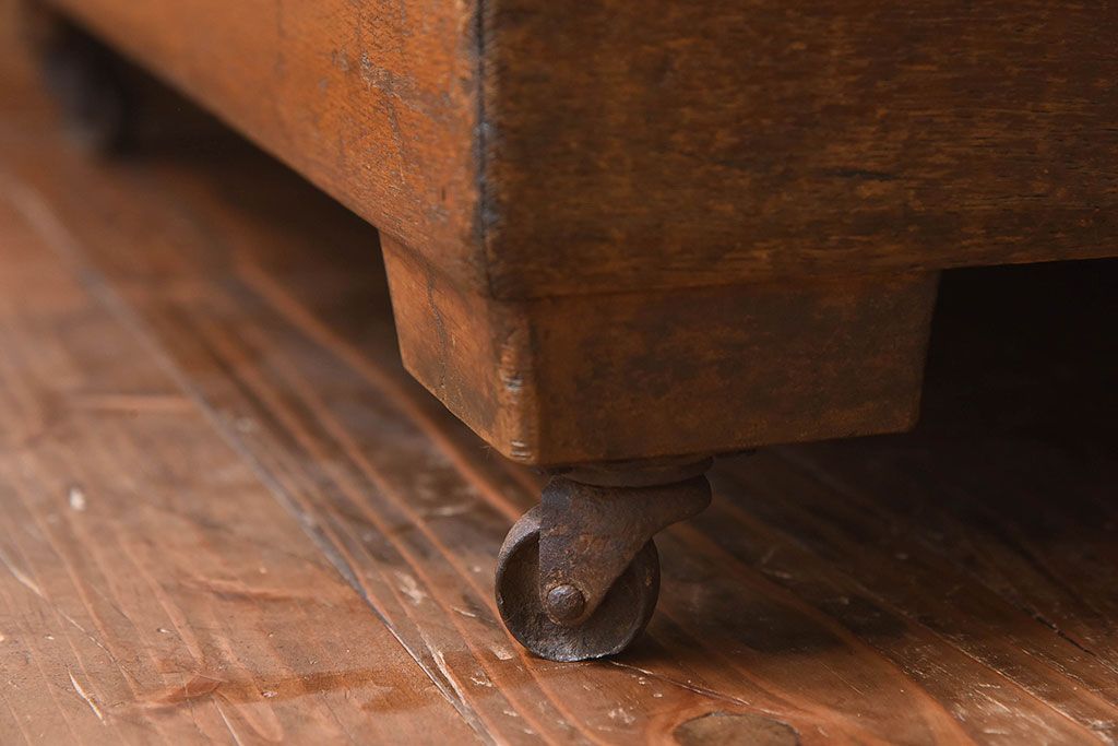 レトロ家具　昭和レトロ　大型　ナラ材　温かみのある雰囲気のガラスショーケース(飾り棚、陳列棚)