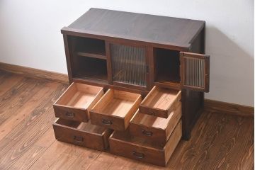 レトロ家具　和製アンティーク　レトロガラス入り!小振りな収納棚(戸棚、食器棚)