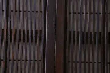 【I様ご成約済み】和製アンティーク　古い木の裏障子付き格子戸(引き戸、建具)4枚セット