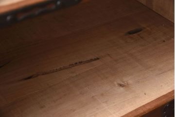 アンティーク家具　和製アンティーク　大きく立派な鋲が魅力的な箪笥ローボード(ローチェスト、引き出し)