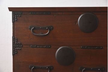 アンティーク家具　和製アンティーク　大きく立派な鋲が魅力的な箪笥ローボード(ローチェスト、引き出し)