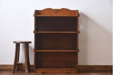 アンティーク家具　和製アンティーク　お洒落な透かし彫り入りブックケース(本棚、飾り棚、陳列棚)