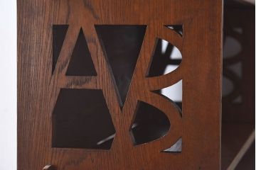 アンティーク家具　和製アンティーク　お洒落な透かし彫り入りブックケース(本棚、飾り棚、陳列棚)