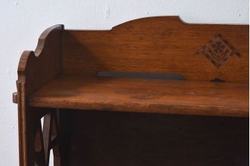 アンティーク家具　和製アンティーク　お洒落な透かし彫り入りブックケース(本棚、飾り棚、陳列棚)