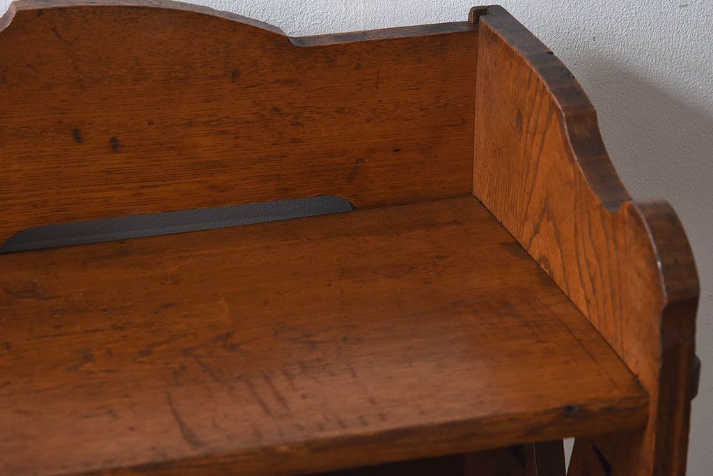 アンティーク家具　和製アンティーク　お洒落な透かし彫り入りブックケース(本棚、飾り棚、陳列棚)