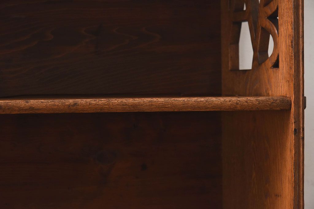 アンティーク家具　和製アンティーク　お洒落な透かし彫り入りブックケース(本棚、飾り棚、陳列棚)