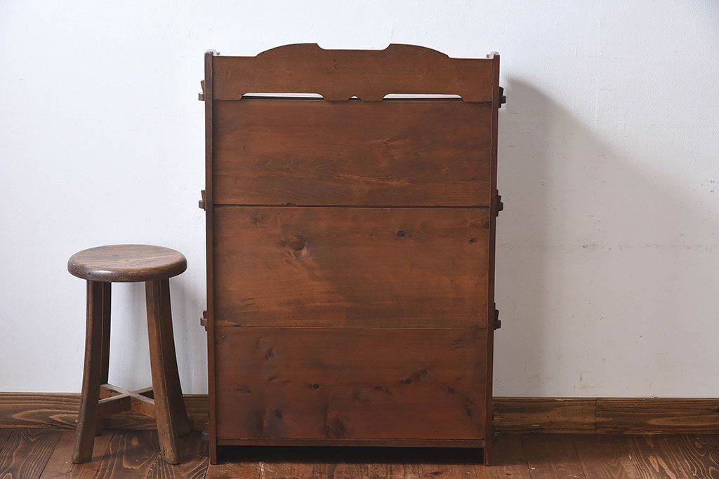 アンティーク家具　和製アンティーク　お洒落な透かし彫り入りブックケース(本棚、飾り棚、陳列棚)