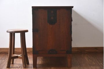アンティーク家具　和製アンティーク　古い木の質感が味わい深い箪笥ローボード(ローチェスト、引き出し、衣装箪笥)