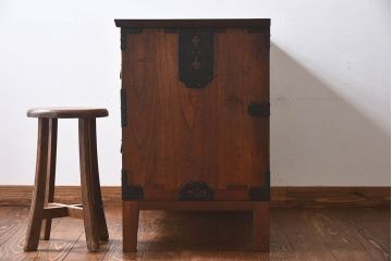 アンティーク家具　和製アンティーク　古い木の質感が味わい深い箪笥ローボード(ローチェスト、引き出し、衣装箪笥)