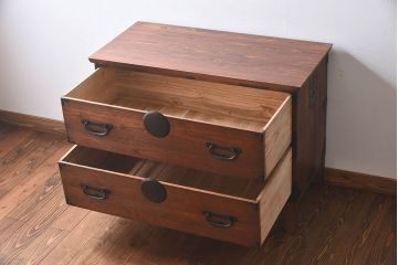 アンティーク家具　和製アンティーク　古い木の質感が味わい深い箪笥ローボード(ローチェスト、引き出し、衣装箪笥)