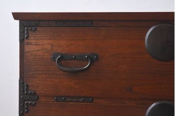 アンティーク家具　和製アンティーク　古い木の質感が味わい深い箪笥ローボード(ローチェスト、引き出し、衣装箪笥)