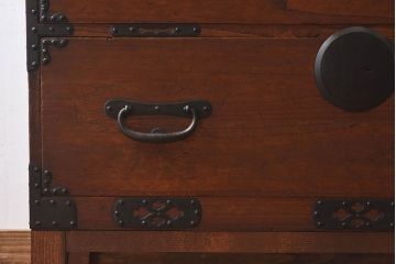 アンティーク家具　和製アンティーク　古い木の質感が味わい深い箪笥ローボード(ローチェスト、引き出し、衣装箪笥)