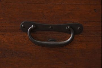 アンティーク家具　和製アンティーク　古い木の質感が味わい深い箪笥ローボード(ローチェスト、引き出し、衣装箪笥)