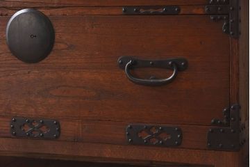 アンティーク家具　和製アンティーク　古い木の質感が味わい深い箪笥ローボード(ローチェスト、引き出し、衣装箪笥)