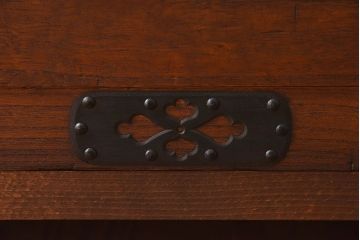 アンティーク家具　和製アンティーク　古い木の質感が味わい深い箪笥ローボード(ローチェスト、引き出し、衣装箪笥)