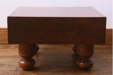 アンティーク雑貨　和製アンティーク　玉杢が美しいケヤキ材の将棋盤(花台、飾り台)