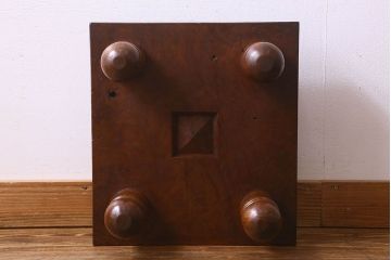 アンティーク雑貨　和製アンティーク　玉杢が美しいケヤキ材の将棋盤(花台、飾り台)