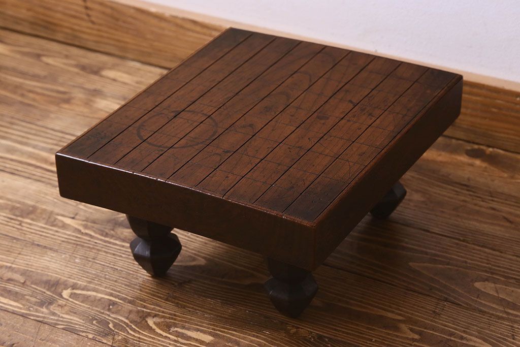 アンティーク雑貨　和製アンティーク　ケヤキ材　味わい深い風合いの将棋盤(花台、飾り台)