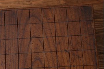 アンティーク雑貨　和製アンティーク　ケヤキ材　味わい深い風合いの将棋盤(花台、飾り台)