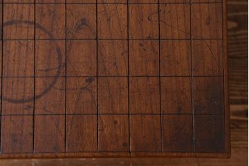 アンティーク雑貨　和製アンティーク　ケヤキ材　味わい深い風合いの将棋盤(花台、飾り台)