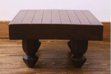 アンティーク雑貨　和製アンティーク　ケヤキ材　味わい深い風合いの将棋盤(花台、飾り台)