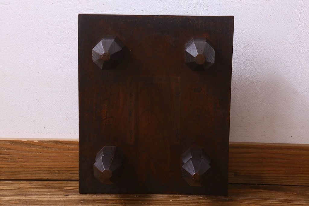 アンティーク雑貨　和製アンティーク　ケヤキ材　味わい深い風合いの将棋盤(花台、飾り台)