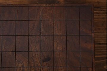 アンティーク雑貨　和製アンティーク　ケヤキ材　味わい深い風合いの将棋盤(花台、飾り台)(1)