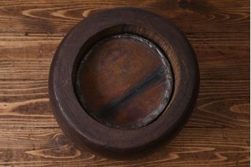 アンティーク雑貨　和製アンティーク　深みのある木味が魅力的な桐火鉢(丸火鉢、木製火鉢、鉢カバー)