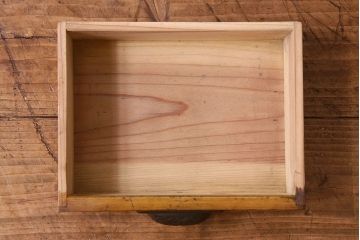 アンティーク雑貨　和製アンティーク　小振りなサイズが可愛らしい　引き出し付きの本立て(小物収納)