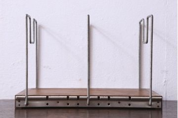 アンティーク雑貨　昭和レトロ　シンプルで使いやすいブックスタンド(本立て)