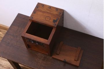 アンティーク雑貨　和製アンティーク　総ケヤキ材　小振りなサイズが魅力的な銭箱(銭函、小物収納)