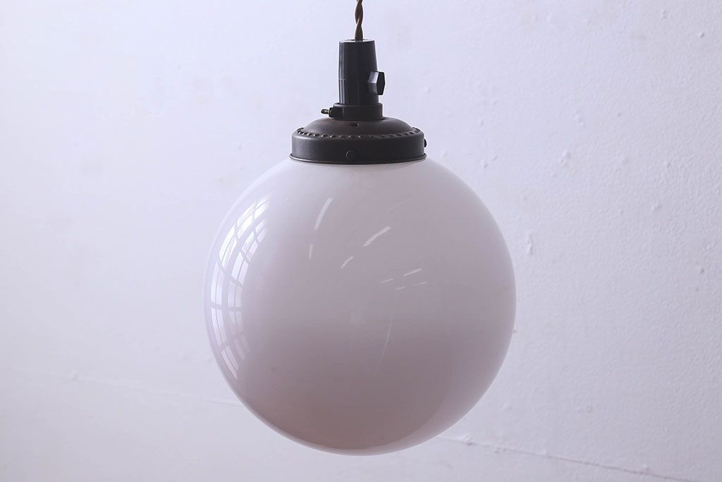 昭和レトロ　丸いフォルムが愛らしい天井照明