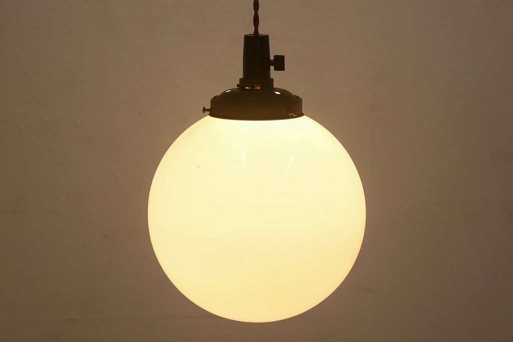 昭和レトロ　丸いフォルムが愛らしい天井照明