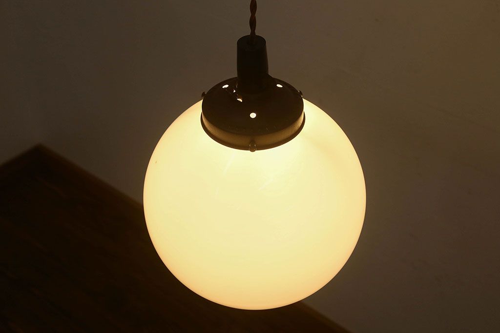 昭和レトロ　丸いフォルムが愛らしい天井照明