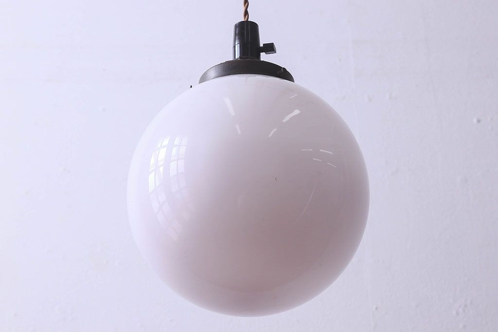昭和レトロ　丸いフォルムが愛らしい天井照明