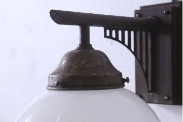 昭和レトロ　シャビーな質感が味のあるウォールランプ(壁掛け照明)