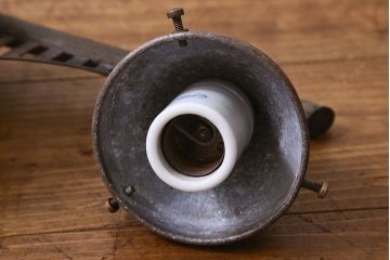 昭和レトロ　シャビーな質感が味のあるウォールランプ(壁掛け照明)