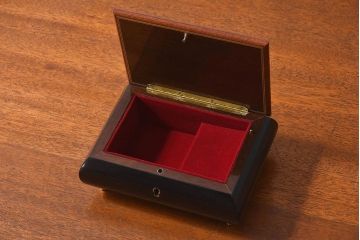 アンティーク雑貨　ビンテージ　イタリア製　MAPSA　上品な雰囲気漂う象嵌のオルゴール(ジュエリーケース)